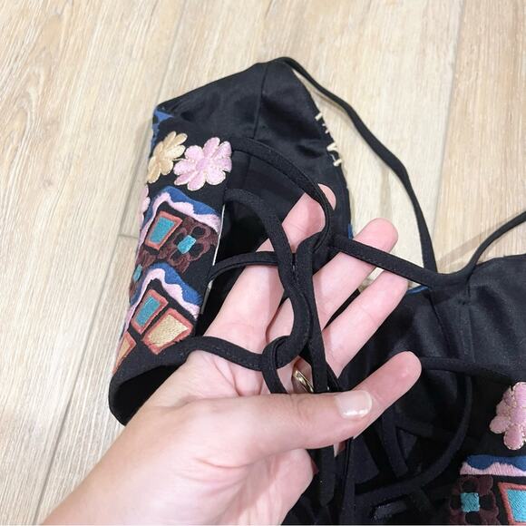 L'ATISTE by Amy Black Top with Colorful Embroidery Open Back size M - Picture 4 of 7